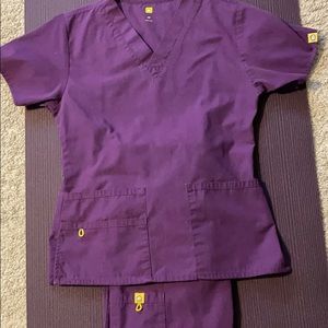 Wonder wink purple scrub set